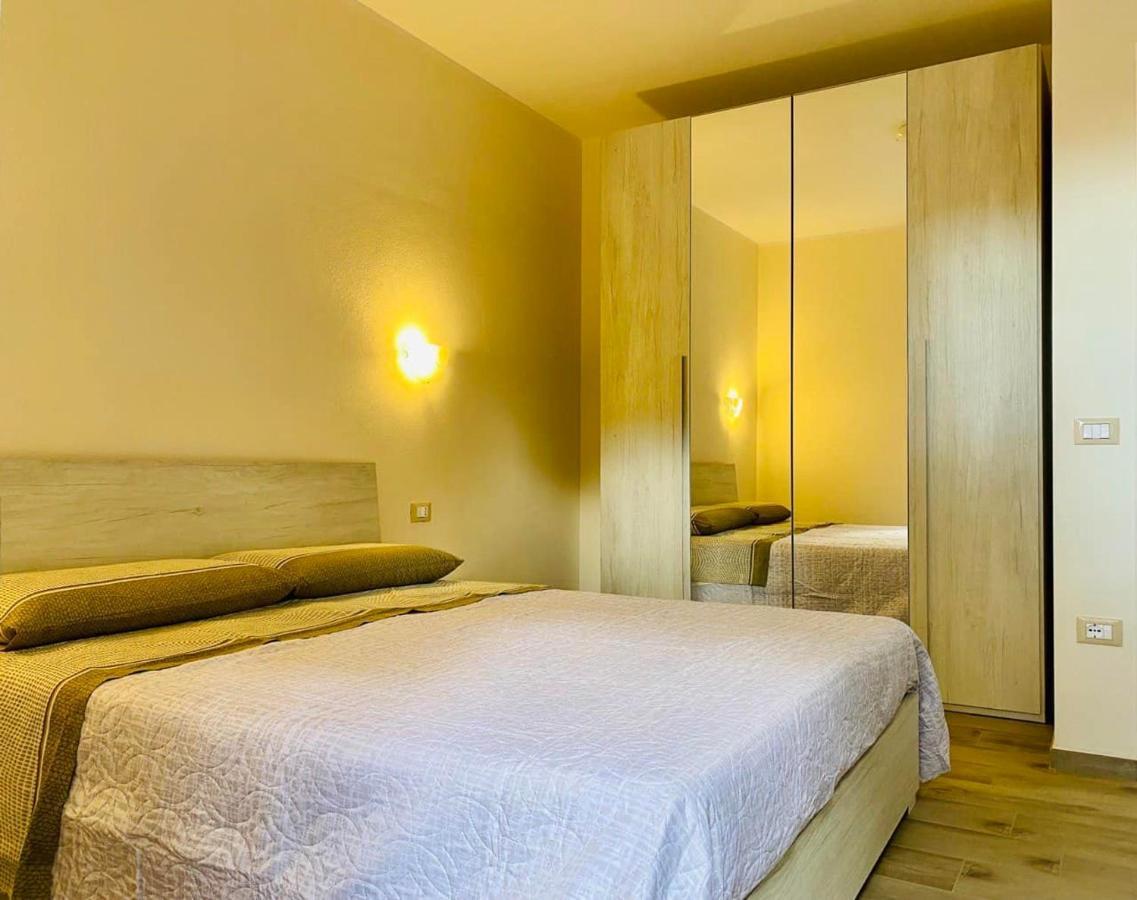 Nuova Residenza Dei 7 Pini A Pochi Passi Dal Mare Apartamento Porto Pino Exterior foto